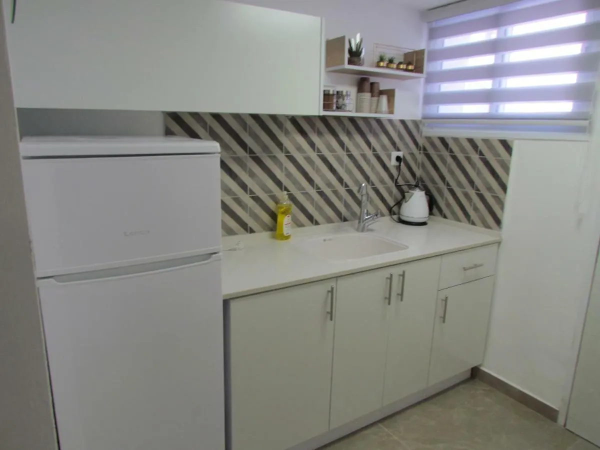 Eleni Apartment إيلات